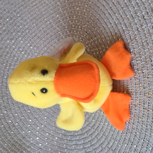 It's one duck, his name is Quackers, and publishers are interested! - Picture 2 of 5